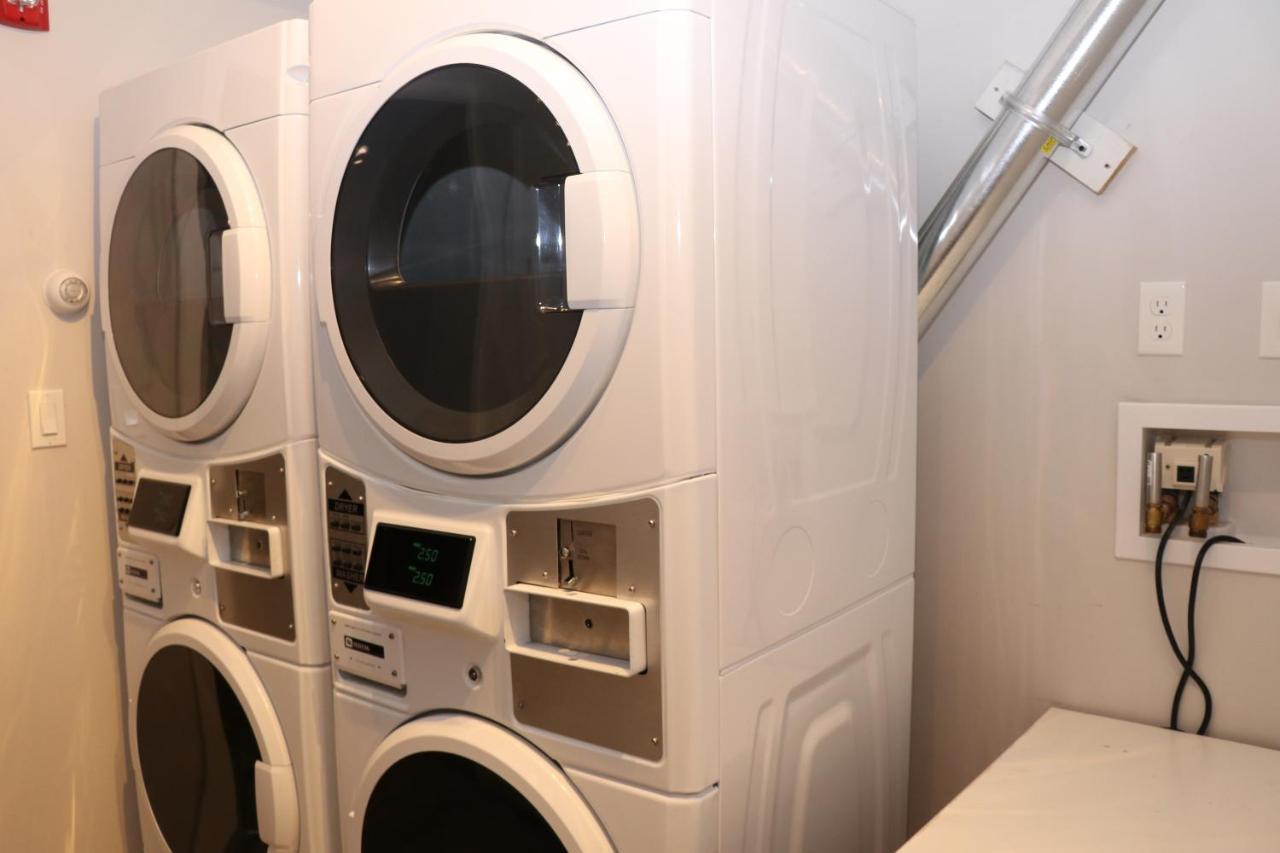 A Stylish Stay W/ A Queen Bed, Heated Floors.. #34 Brookline Exterior foto
